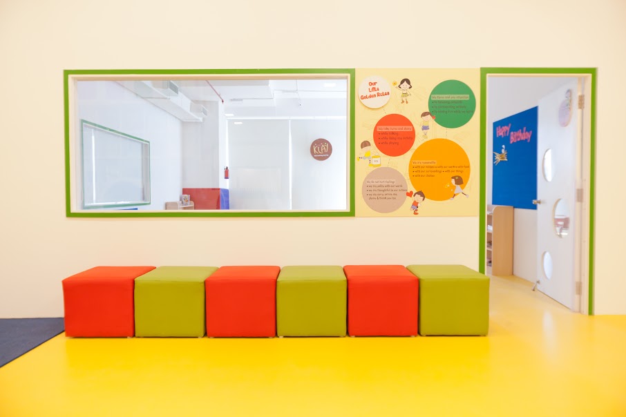 Parent waiting lounge and glazed observation window