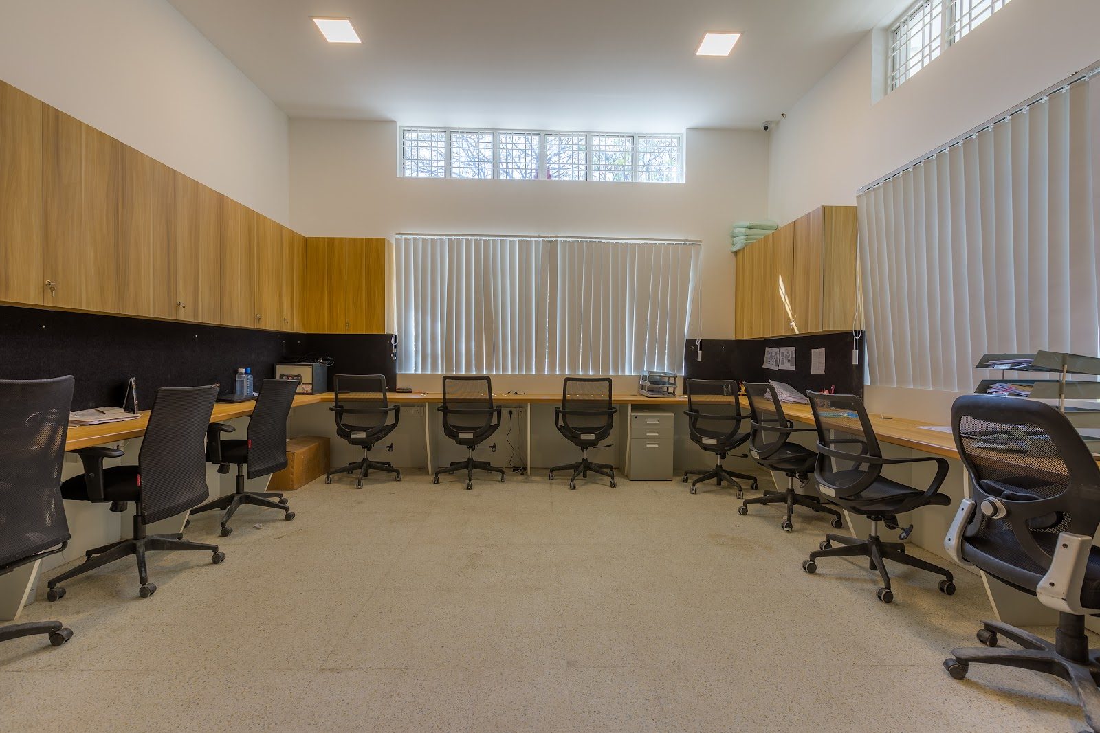 Workstation bay with full-height storage joinery