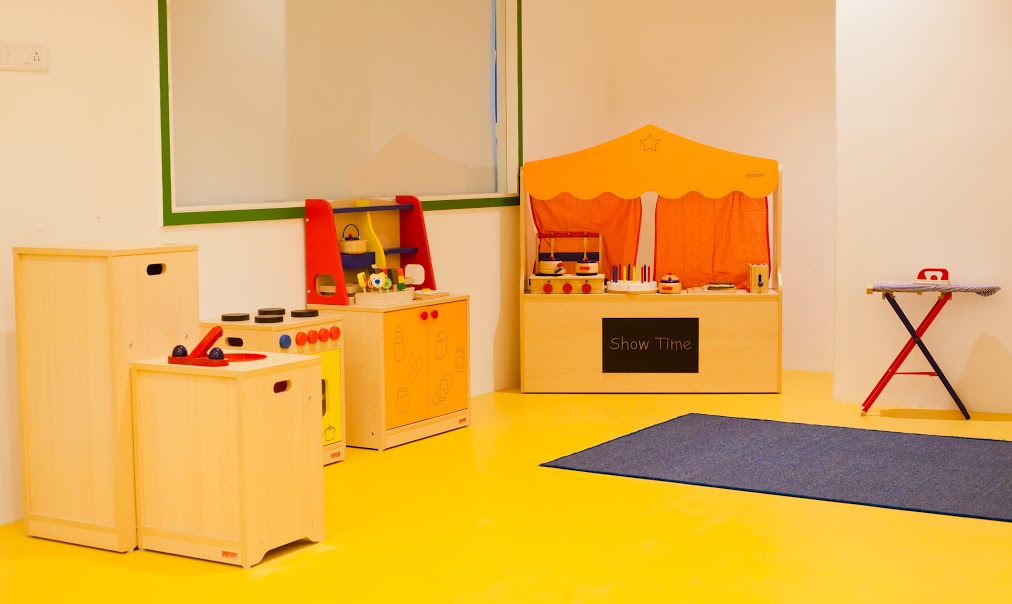 Role-play corner with timber home-set joinery