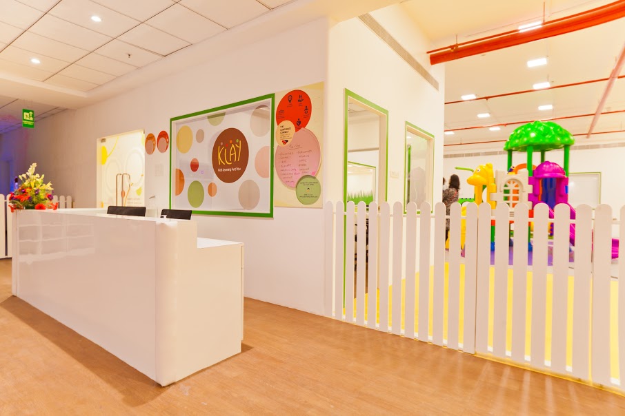 Entry lobby with sightlines into the learning wing